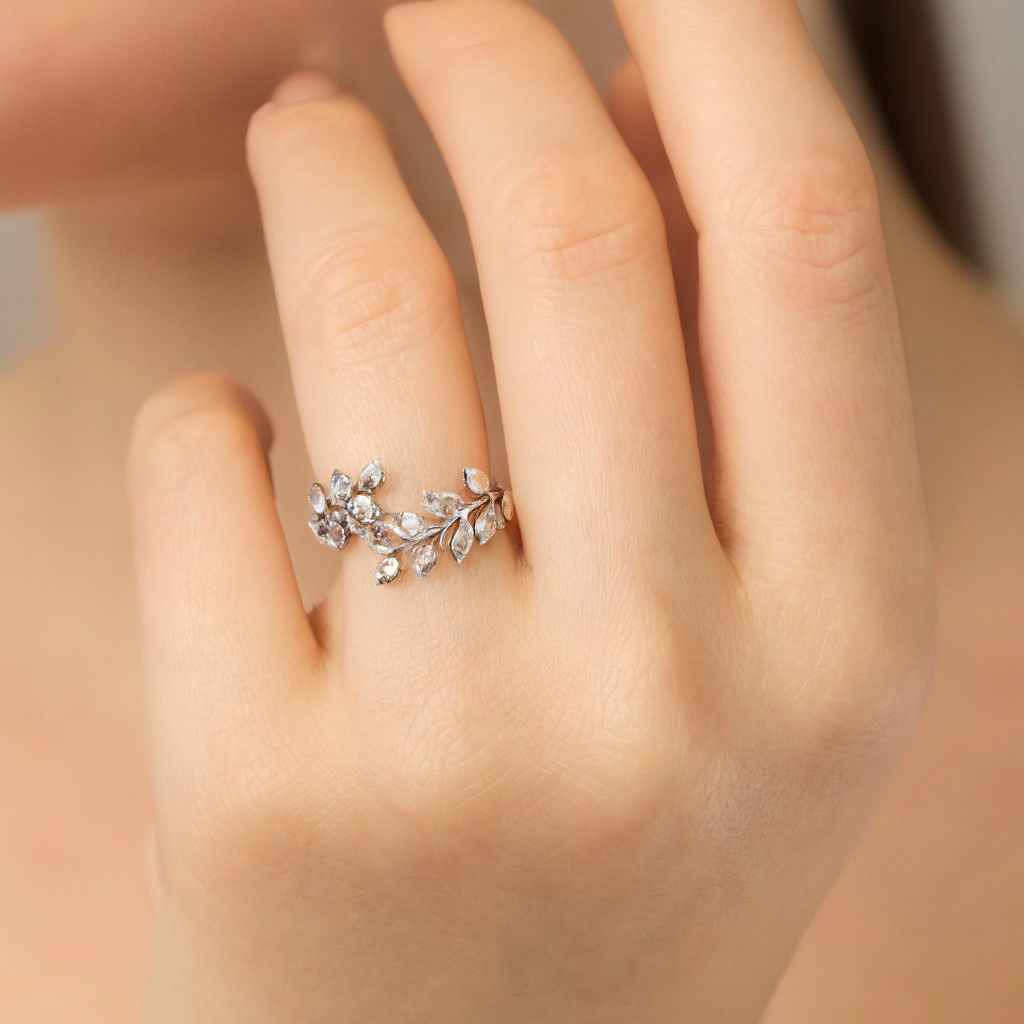 Zircon Leaf Ring (Silver)